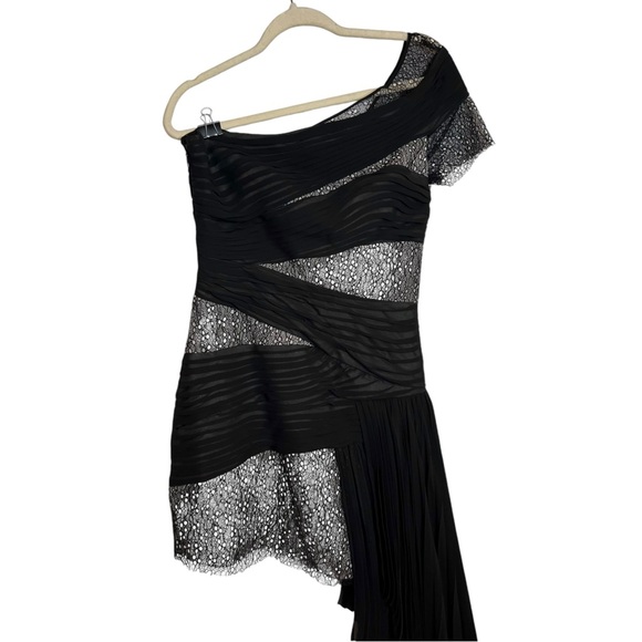 BCBGMAXAZRIA Runway One Shoulder Pleated Overlay Mini Dress. Size 8 - Picture 5 of 10